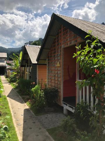 Beach Shack Chalet - Garden View Aframe Big Unit Kampong Juara Exterior foto